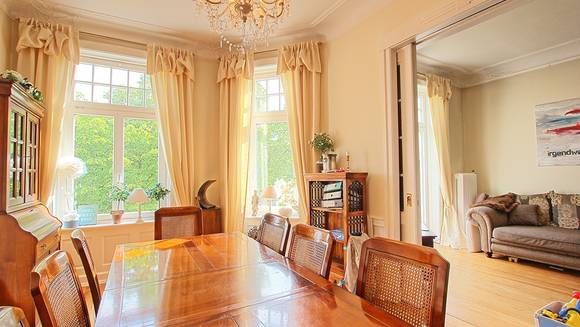 DREAMHOUSE Immobilien: Stilvolle Altbauwohnung vis-a-vis des Stadtparks DREAMHOUSE Immobilien: Stilvolle Altbauwohnung vis-a-vis des Stadtparks