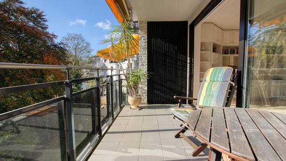 DREAMHOUSE Immobilien: Alsterblick - Aufzug -Tiefgarage und großer Balkon! DREAMHOUSE Immobilien: Alsterblick - Aufzug -Tiefgarage und großer Balkon!