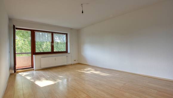 DREAMHOUSE Immobilien: Solide Eigentumswohnung mit Weitblick, Garage und Aufzug DREAMHOUSE Immobilien: Solide Eigentumswohnung mit Weitblick, Garage und Aufzug