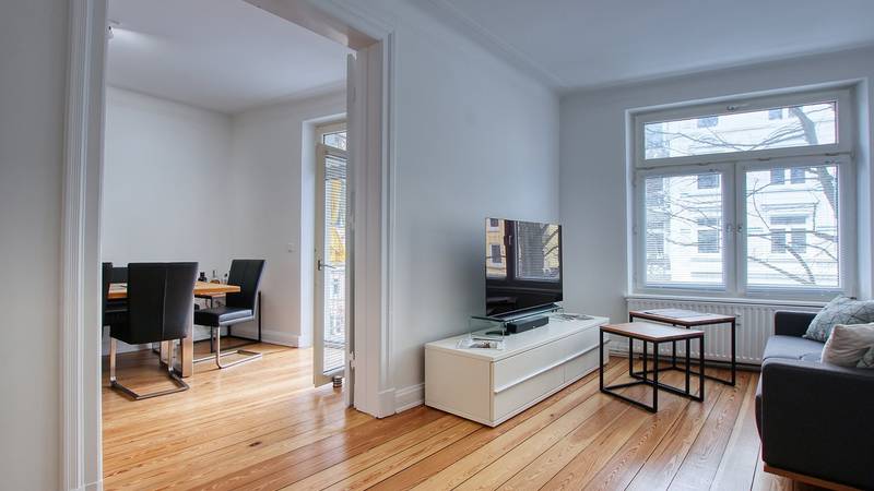 Frisch renovierte Altbauwohnung mit Sonnenbalkon in Eimsbüttel