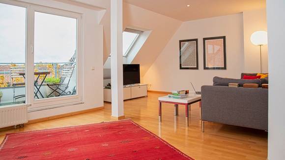 DREAMHOUSE Immobilien: Großzügiges Dachgeschoss im beliebten Komponistenviertel DREAMHOUSE Immobilien: Großzügiges Dachgeschoss im beliebten Komponistenviertel