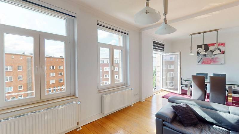 Charmante Altbauwohnung mit zwei Bädern